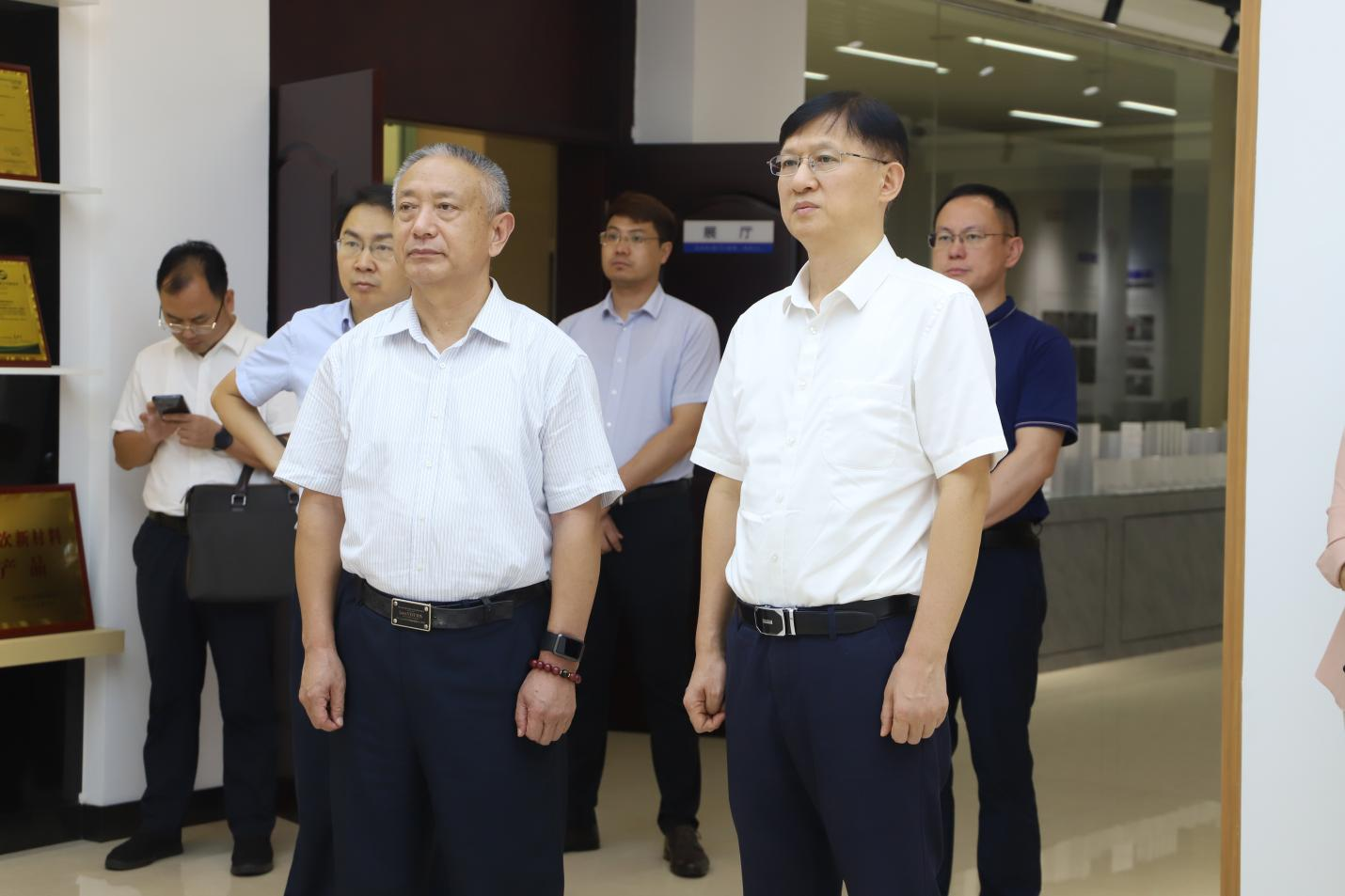 广西百色市委书记黄汝生一行来山东鸿运国际集团考察交流