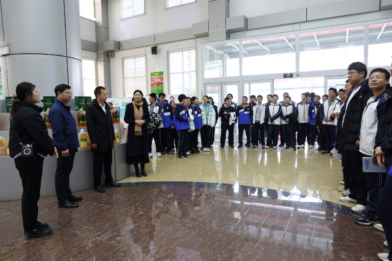 邹平二中师生来山东鸿运国际集团开展研学活动