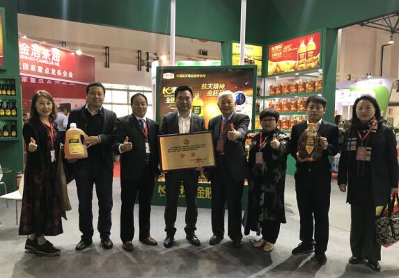 连获双金 鸿运国际食品亮相2019IEOE国际油博会再展风姿